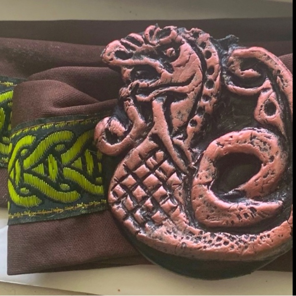 2/$19 DRAGON 🐉 VINTAGE, resin buckle & fabric VIKING motif belt. EUC